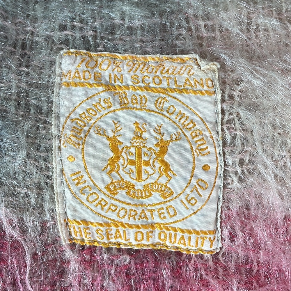 Hudson Bay vintage 100% mohair made in Scotland scarf/shawl RARE AND BEAUTIFU! - Picture 3 of 17